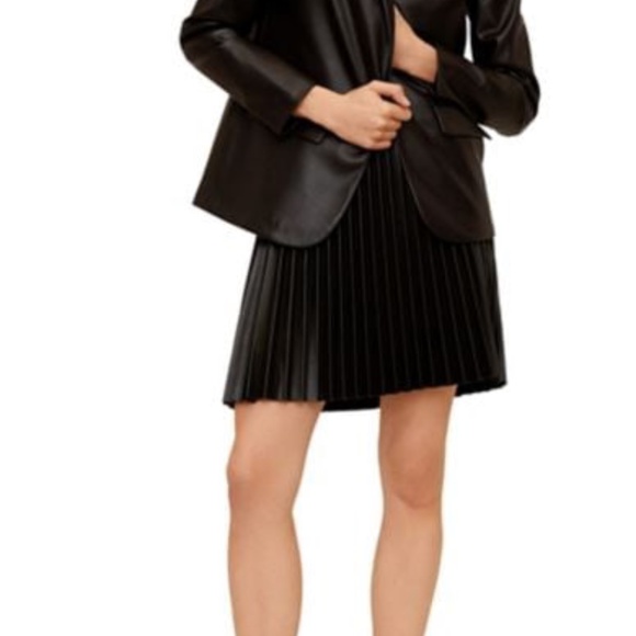 EUC MANGO Pleated mini skirt - Picture 1 of 9